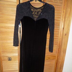 Robbie Bee SZ 6 Black Velvet Black Floral Embroidery Sparkle ChestArm Long Dress